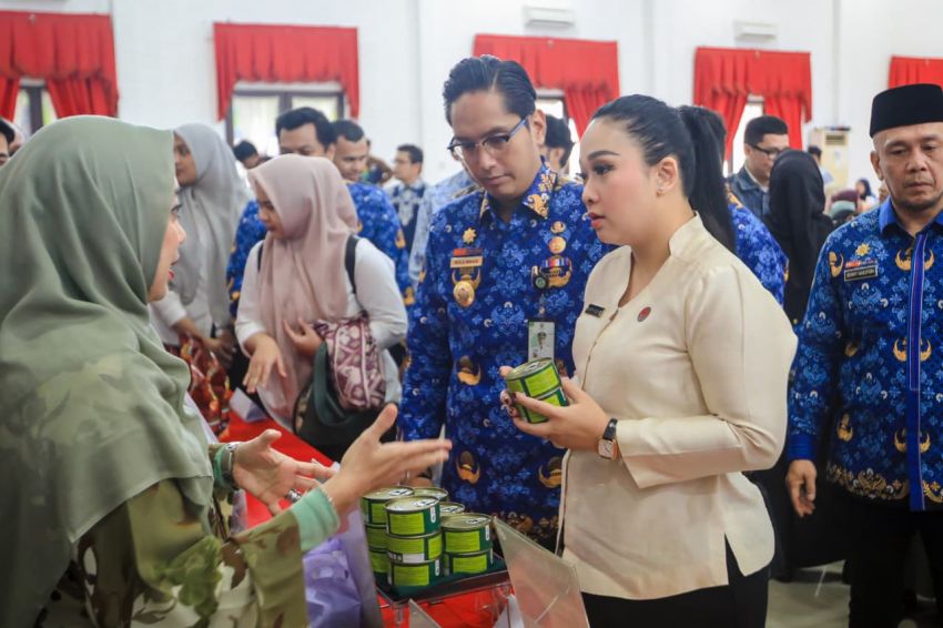 Lima Ratus Sertifikat Halal di Serahkan Walikota Medan Pada Pelaku UMKM