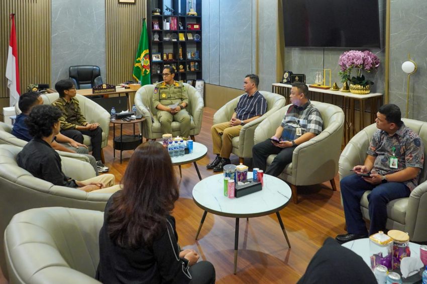 Rico Waas Dukung Komunitas Medan Teater Tampil di Festival Teater Sumatera III