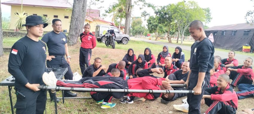 Brimob Polda Sumut Berikan Pelatihan SAR dan Pembinaan Karakter kepada Siswa-Siswi SMA