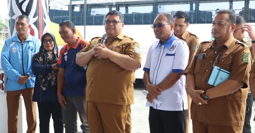 Bupati Melalui Sekda Mixnon Lepas Tim Bola Voli Putra-Putri ke Kejurprov Sumut 2025