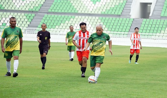 Tim Kejati Sumut dan Tim Media Jalin Kebersamaan Lewat Laga Persahabatan