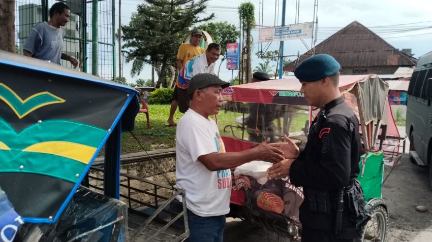 Jum&rsquo;at Berkah Batalyon B Satuan Brimob Polda Sumut: Senyum dan Harapan untuk Warga Tebing Tinggi