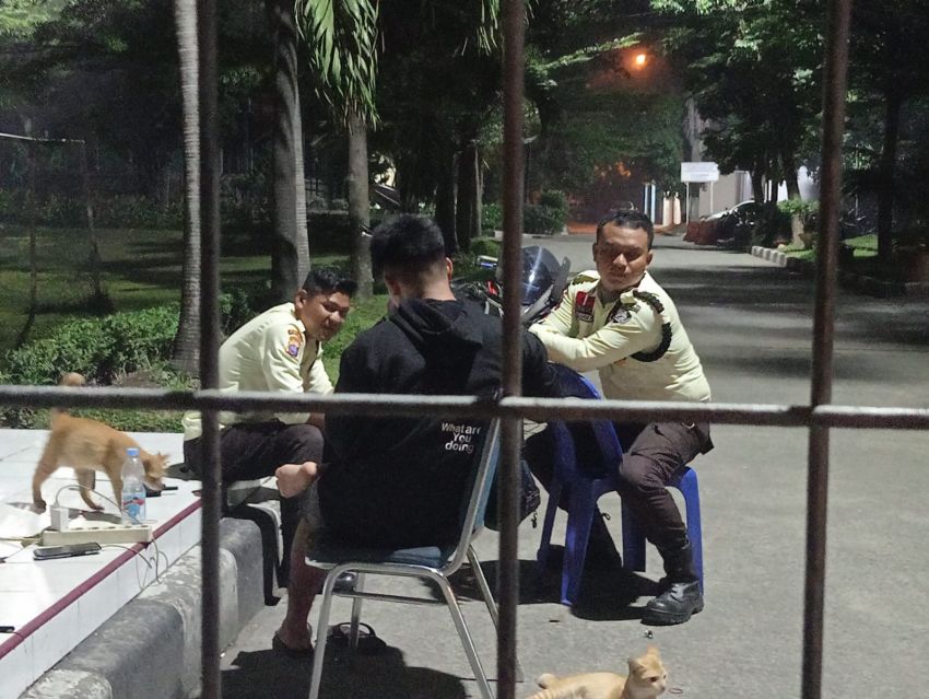 Arogansi Keterlaluan! Security PT Kim II Mabar Larang Awak Media Akses ATM Mandiri