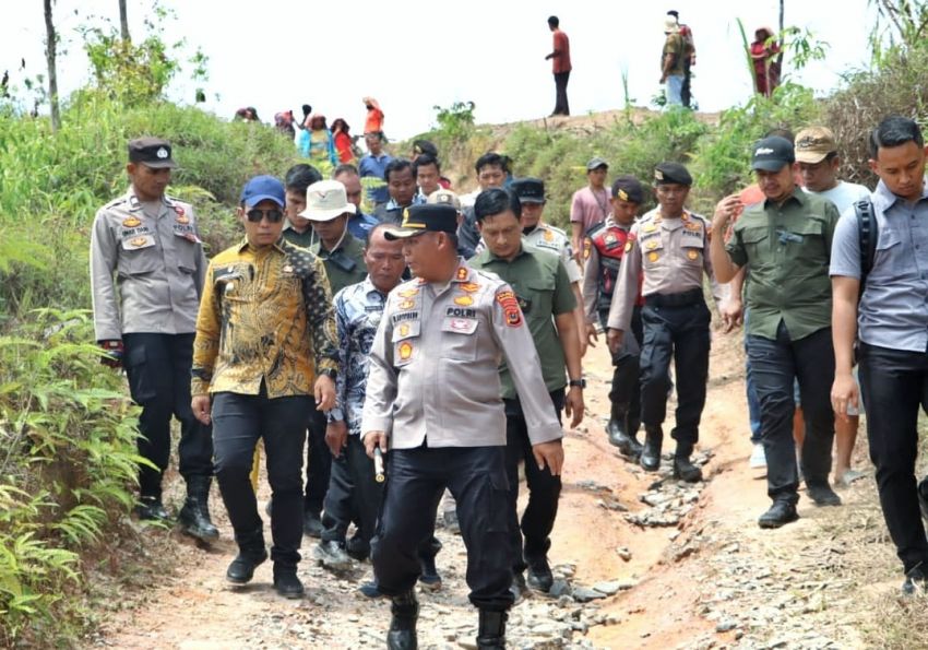 Misi Kemanusiaan,Pemkab Bersama Forkofinda Kunjungi Warga Sihaporas