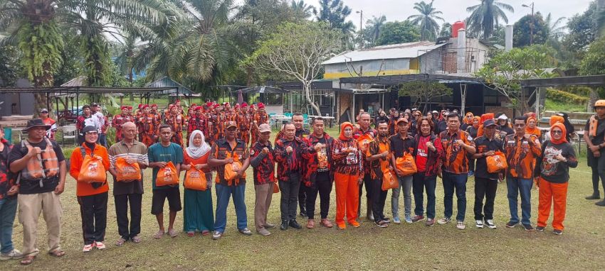 MPW PP Sumut Gelar Aksi Peduli Lingkungan, Sisir Sungai Deli dan Bagikan Sembako
