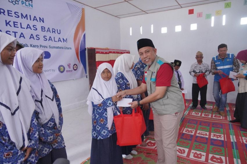 YBM PLN UID Sumut Salurkan Bantuan Fasilitas Ruang Belajar untuk MTs Swasta As Salam di Lau Baleng