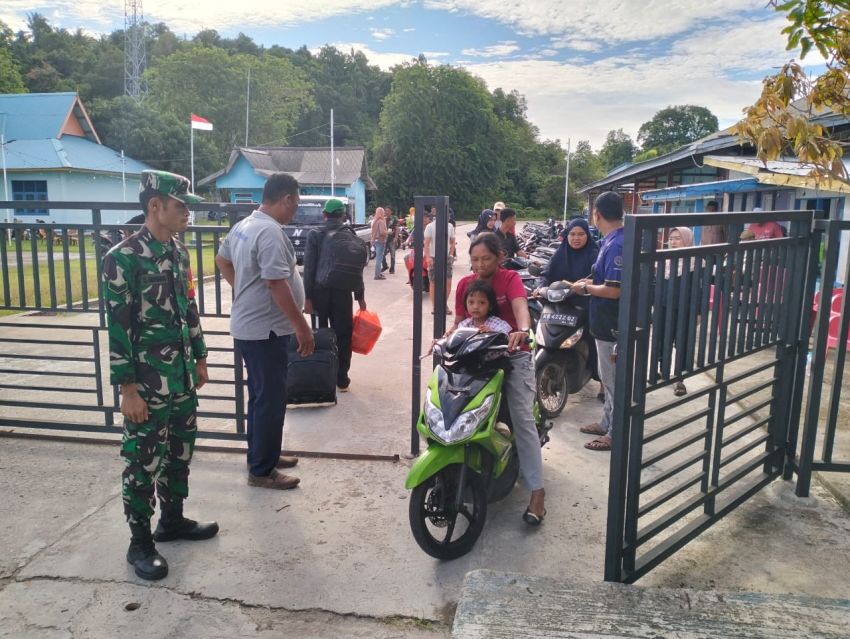 Babinsa Pulau Mentebung Laksanakan Patroli dan Pengamanan di Pelabuhan Sri Bentayan Kec. Tambelan