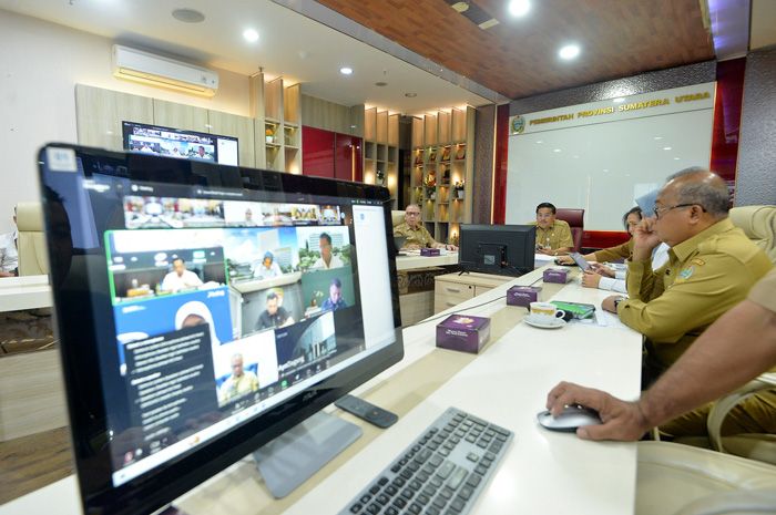 Sekdaprov Sumut Ikuti Rakor dengan Mendagri, Kepala Daerah Diminta Terus Berkoordinasi dengan Forkopimda Kendalikan Situasi