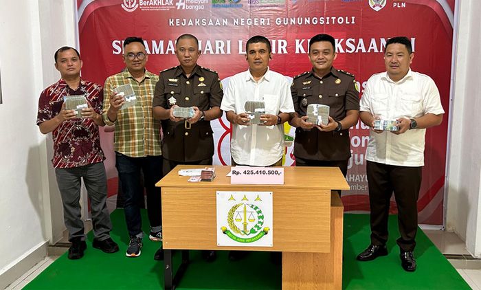 Pulihkan Keuangan Negara, Kejari Gunungsitoli Eksekusi Uang Pengganti Terpidana Restueli Gulo Sebesar Rp 425.410.500