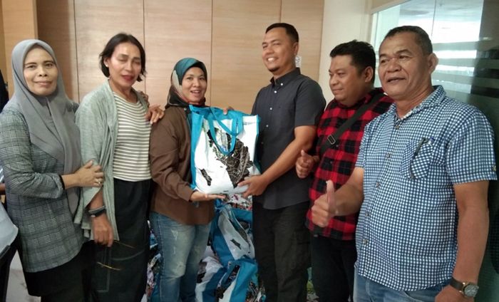 Gubernur Sumatera Utara Bobby Nasution Berbagi Tali Asih dengan Wartawan Unit Pemprov Sumut