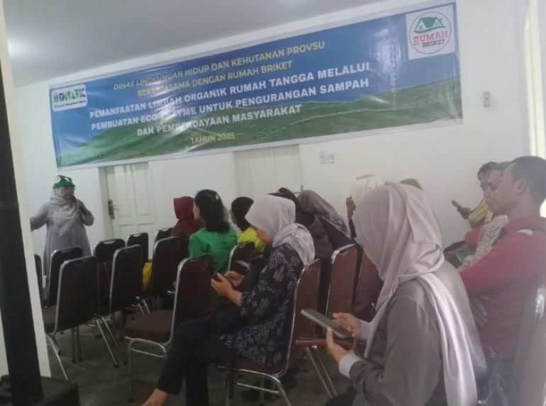DLHK Sumut dan Rumah Briket Dorong Pengurangan Sampah Lewat Eco Enzyme