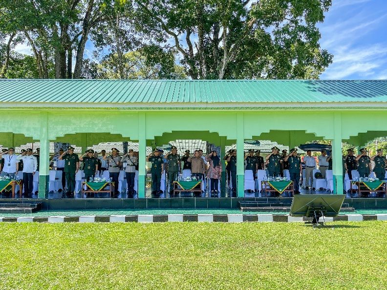 Pelantikan 595 Dikmaba TNI AD 2025, Wali Kota Herlina Saksikan Seni Bela Diri TNI di Rindam