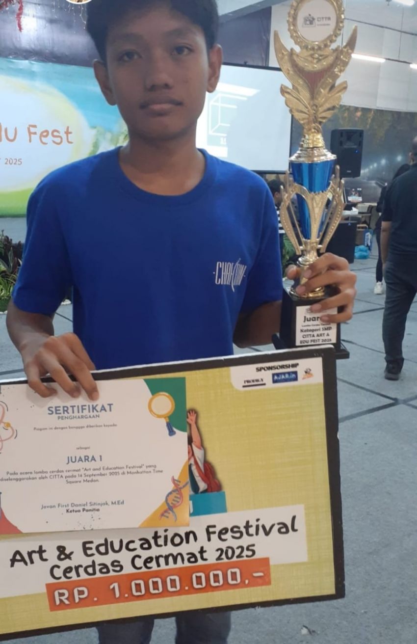 Rizky Pasaribu Siswa SMP Swasta Kalam Kudus Juara Satu Lomba Cerdas Cermat