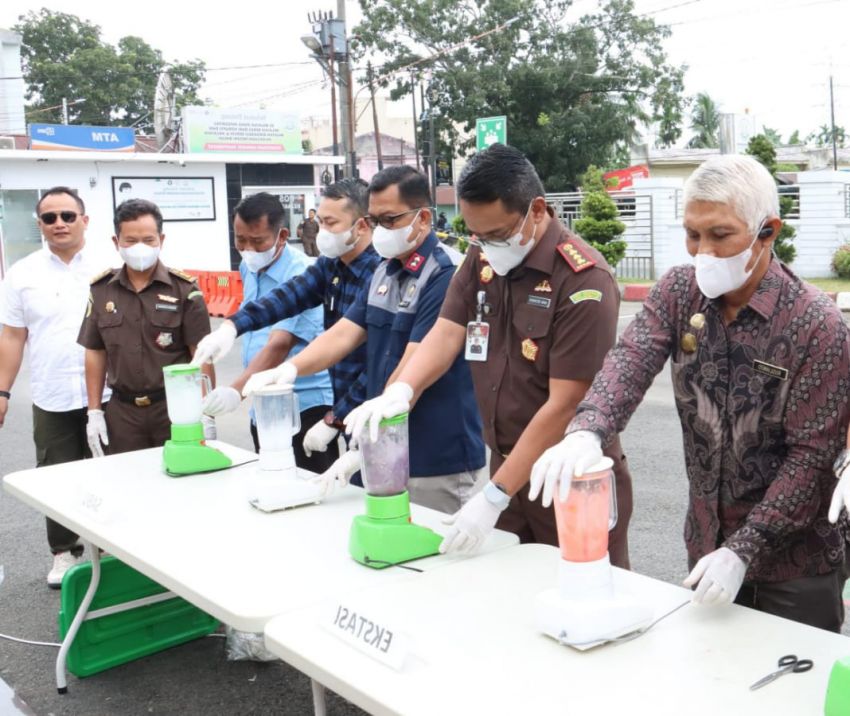 Kejari Binjai Musnahkan BB Narkoba dan Sajam