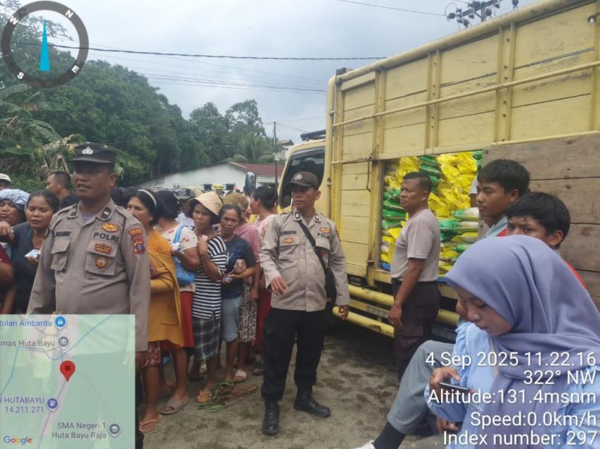 Dukung Program Presiden Prabowo: Polsek Tanah Jawa Gelar Pasar Murah 6 Ton Beras untuk Stabilisasi Pangan