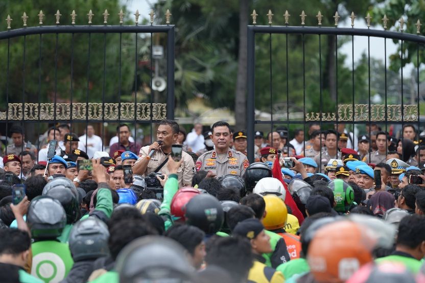 Kapolda Sampaikan Duka dan Harapan Persatuan Pada Pendemo