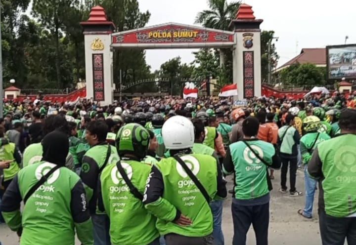 Temui Massa, Kapolda Sumut Ajak Driver Ojol Hening Cipta