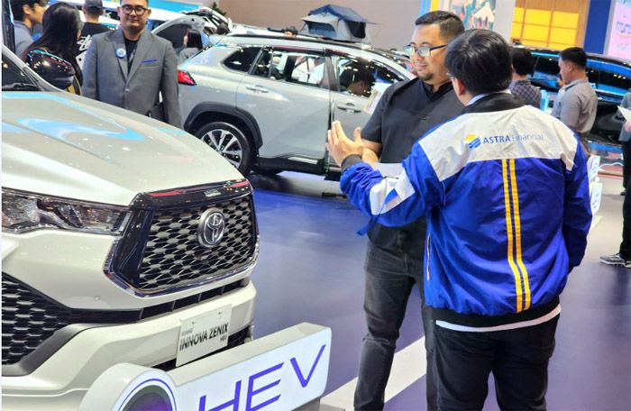 Dominasi Mobil Hybrid Warnai Pembiayaan Astra Financial di GIIAS Surabaya