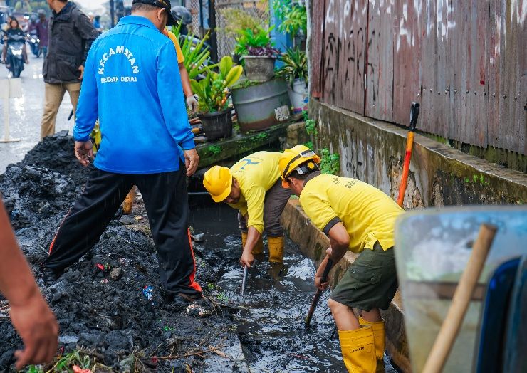Pemko Medan Peringati World Cleanup Day Dengan Menggelar Gotong Royong Massal dan Normalisasi Drainase