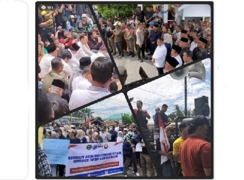 Ratusan Mahasiswa dan Masyarakat Berunjukrasa Di Depan Gedung DPRD Labuhanbatu