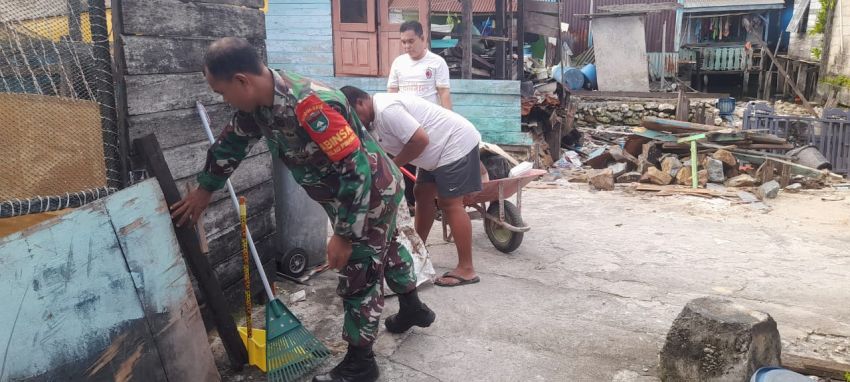 Sinergi Babinsa dan Warga Desa Kampung Melayu dalam Gotong Royong