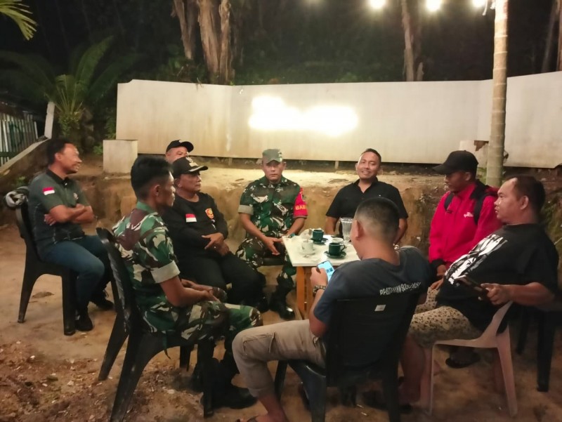 Ngobras Personel Koramil 07/Tambelan dengan Komduk Bahas Penanganan Aktivitas Negatif Anak di Bawah Umur