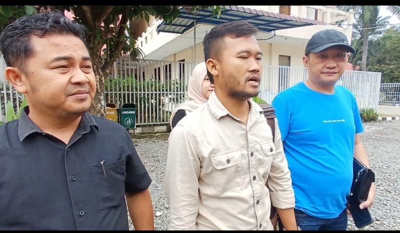 Sidang Gugatan Warga ke Telkom dan Telkomsel di PN Stabat