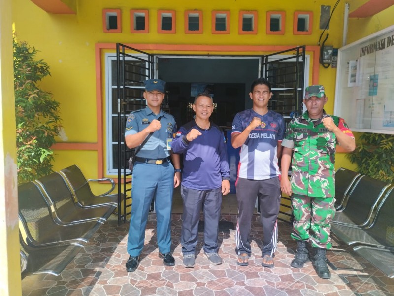 Patroli Gabungan Babinsa Koramil 07/Tambelan dengan Komduk, Wujud Kemanunggalan TNI dengan Rakyat (KTR)