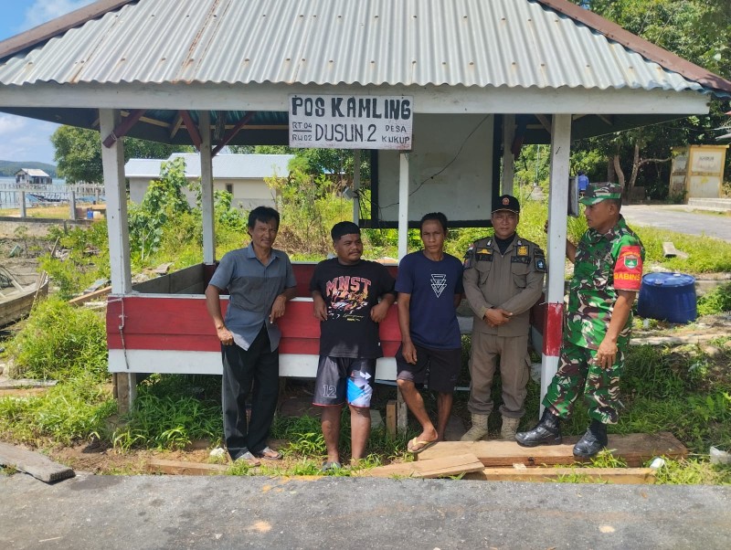 Babinsa Koramil 07/Tambelan dan Satpol PP, gencarkan Patroli di Desa Kukup