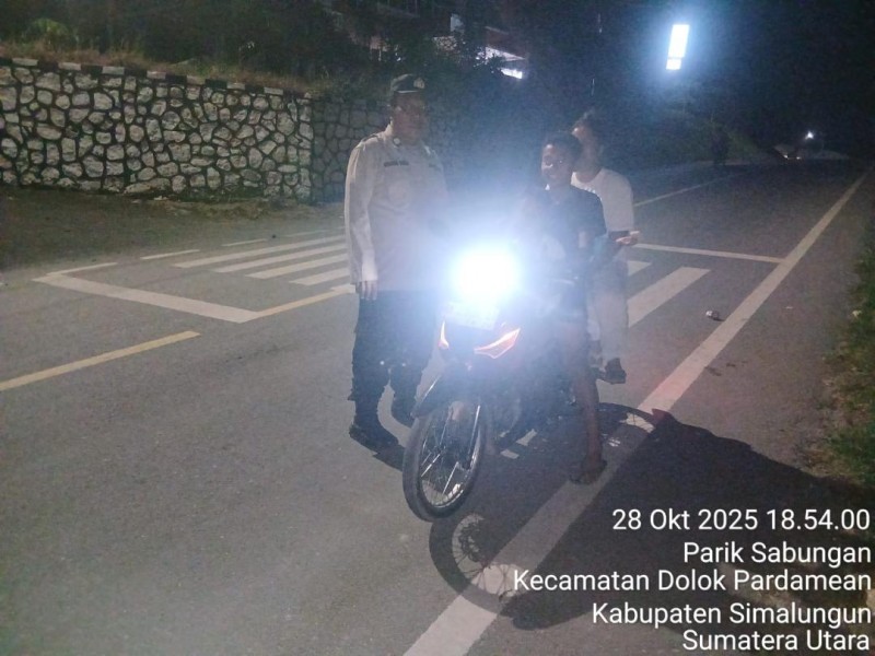 Wujud Nyata Polri Hadir di Tengah Masyarakat: Personel Polsek Dolok Pardamean Gelar Patroli Blue Light Cegah Geng Motor dan Premanisme