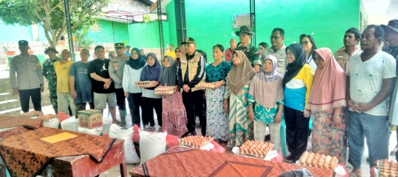 Tinjau Lokasi Banjir Serbelawan, Bupati Serahkan Bantuan Bagi Warga Terdampak