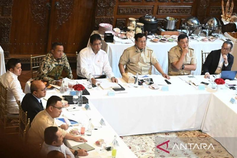 Presiden Prabowo Pimpin Rapat Terbatas dengan Kabinet Merah Putih