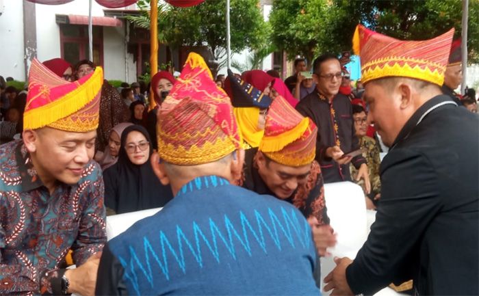 Ribuan Masyarakat Pakpak Ramaikan Pesta Perayaan Hari Pelleng Nasional, Roni Angkat : Salah Jika Disebut Pakpak Terbelakang