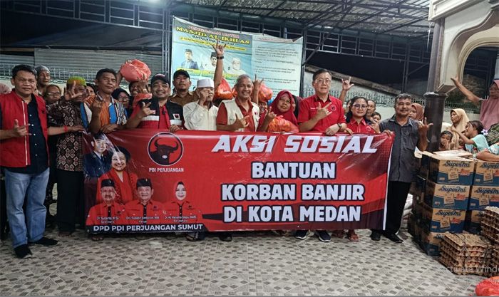 PDI Perjuangan Bantu Korban Banjir di Medan Labuhan