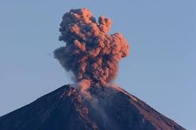 Erupsi Gunung Semeru Sebanyak Delapan Kali Dengan Ketinggian 800 Meter