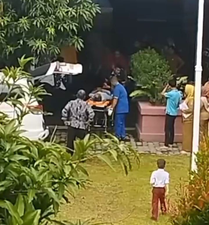 Pekerja Bangunan Kosan Jatuh dari Lantai IV