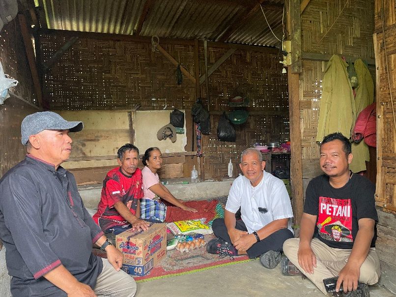 Sutarto Bantu Korban Tabrak Lari Di Desa Manunggal