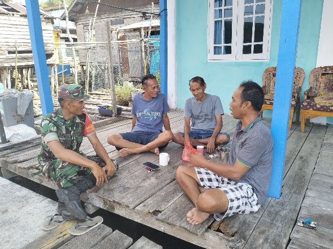 Babinsa dan Orang Tua berkomitmen, untuk bersama sama ciptakan lingkungan yang bersih dan lebih peduli terhadap anak