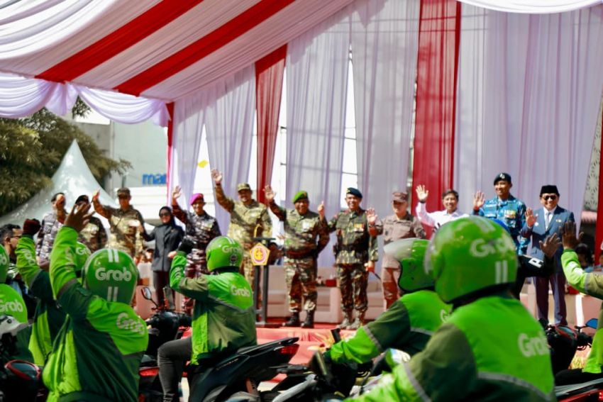 Kapolda Sumut Hadiri Upacara HUT ke-80 TNI di Lapangan Merdeka Medan