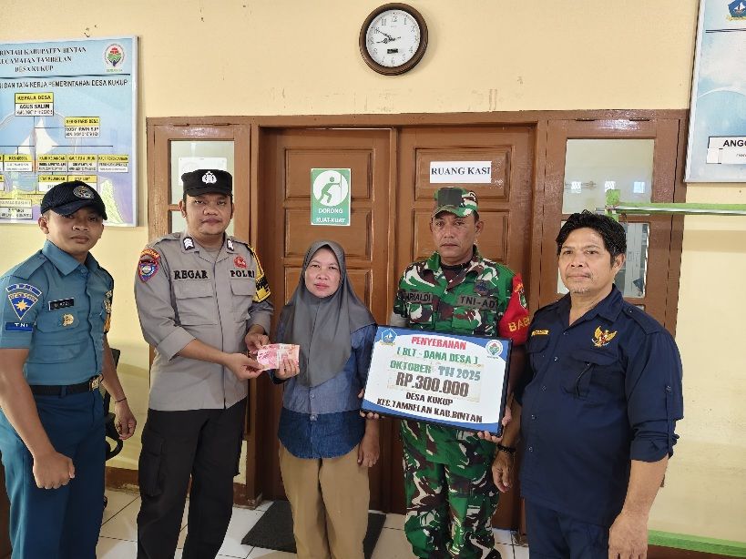 Babinsa Koramil 07/Tambelan Hadiri Pembagian BLT di Desa Kukup