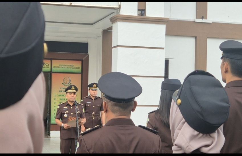 Yos A Tarigan Pimpin Upacara Hari Sumpah Pemuda di Kejari Madina, Generasi Muda Adhyaksa Harus Berani Jadi Pelopor Perubahan
