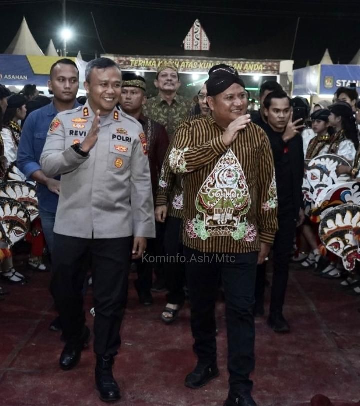 Meski Hujan Mengguyur Pagelaran Etnis Jawa Mendapat Sambutan