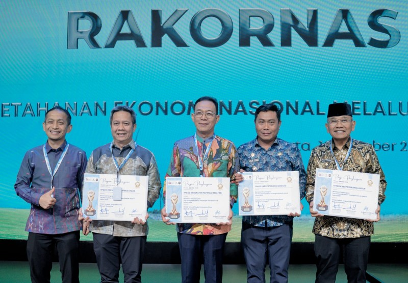 Rakornas TPAKD 2025 Bersama Mendagri dan OJK, Bupati Terima Piagam Penghargaan TPAKD Terbaik