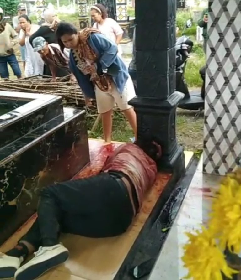 Kritis...!!! Pria Penuh Luka Bacok Ditemukan di Pekuburan