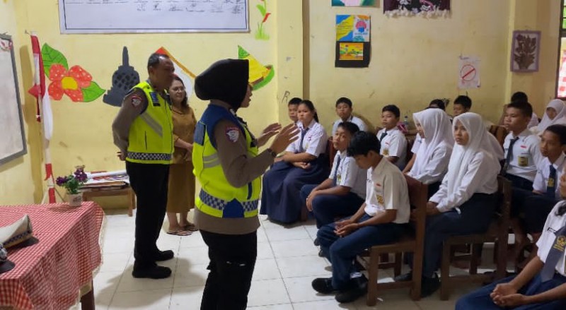 Sat Lantas Polres Sibolga Gelar Police Goes To School Di SMPN 2 Sibolga Dalam Rangka Operasi Zebra Toba 2025