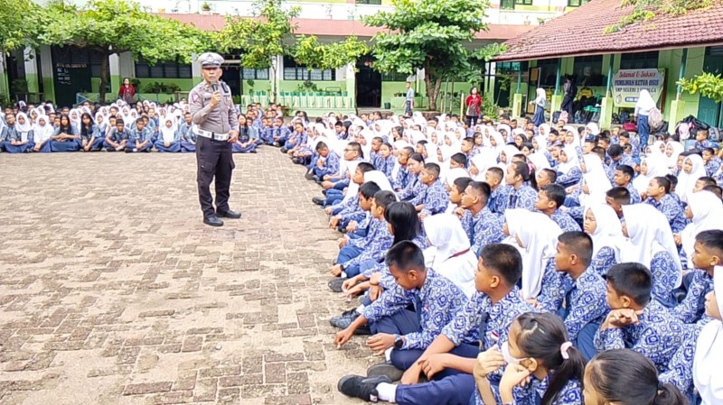 Sat Lantas Polres Sibolga Laksanakan Kegiatan BINLUH  Police Goes To School di SMPN 3