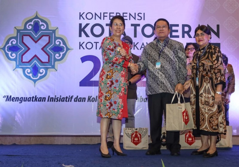 Wesly Bersama Liswaty Hadiri KTT di Kota Singkawang, Kalimantan Barat
