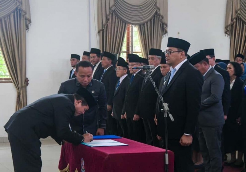 Bupati Deli Serdang Lantik Staf Ahli, Administrator & Pengawas