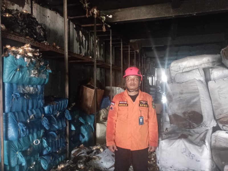 Gudang Tekstil di Kesawan Terbakar