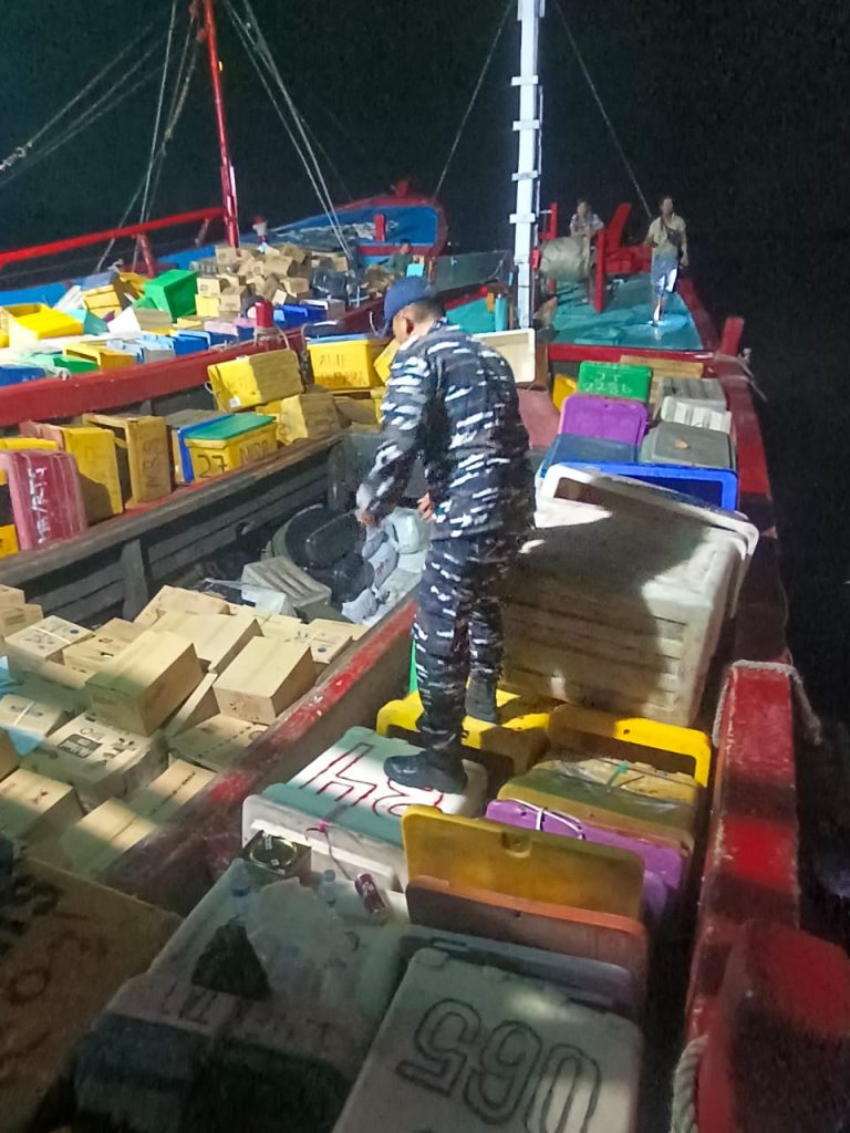 TNI AL Sergap Dua Kapal Tujuan Tj.Balai Bawa Barang Selunduoan